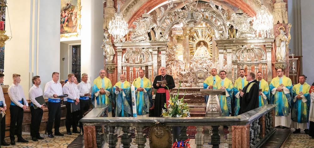 Einzug und Hl.Messe beim Gnadenaltar Basilika Mariazell 2019