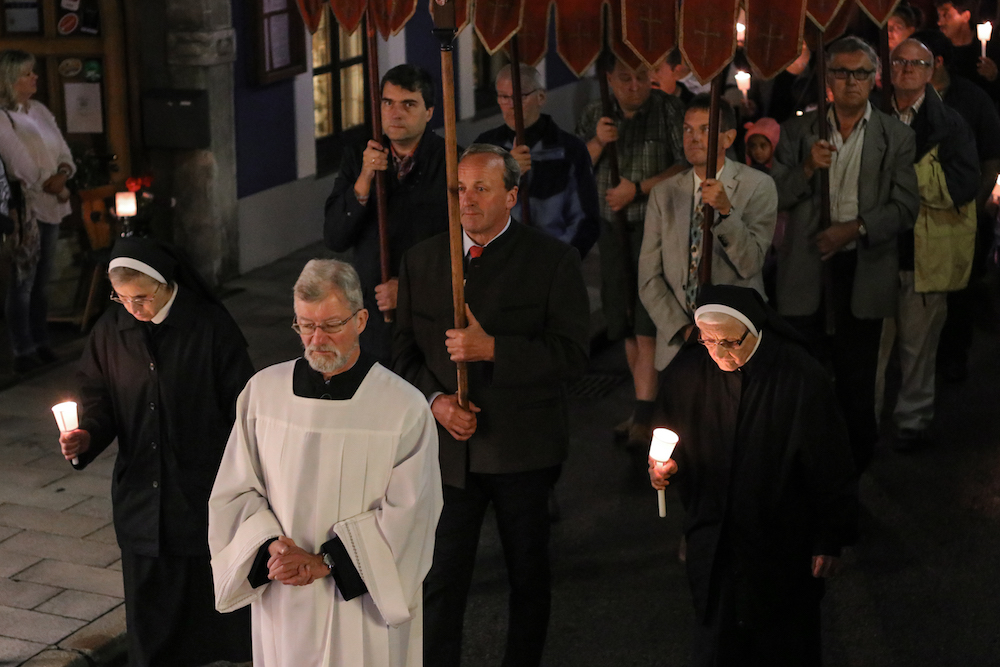 Die Große Lichterprozession durch Mariazell mit anschließender Segnung durch die Gnadenstatue