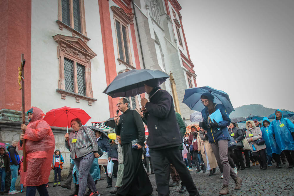 Viele hunderte Pilger feierten heute mit Dr. János Szekely, Bischof von Szombathely, anlässlich der traditionellen Ungarischen Wallfahrt die heilige Messe in der Basilika.
