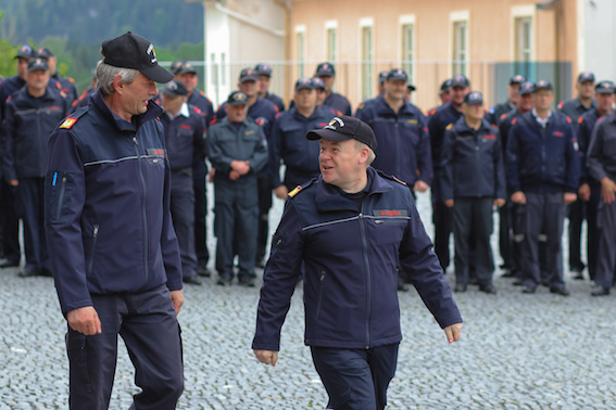 Landesfeuerwehrkommandant Reinhard Leichtfried und Landesfeuerwehrkurat Superior Pater Michael Staberl