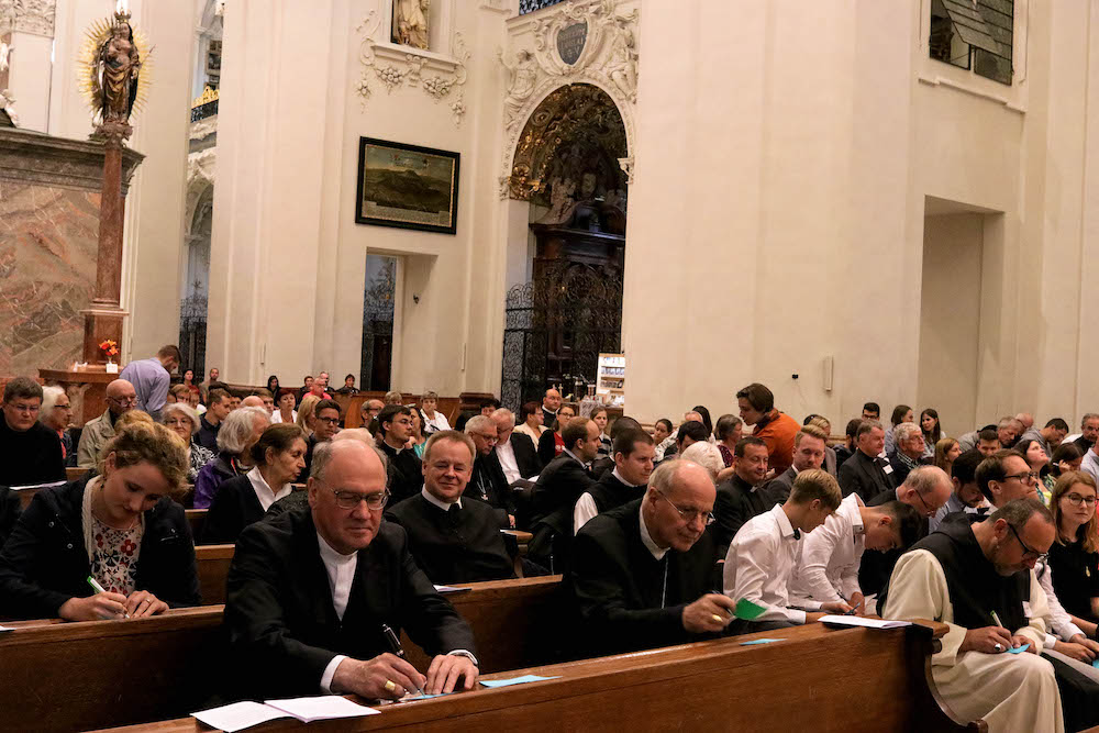 Bischofskonferenz Bischöfe und Jugendlichen aus ganz Österreich