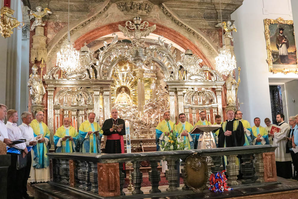 Einzug und Hl.Messe beim Gnadenaltar Basilika Mariazell 2019