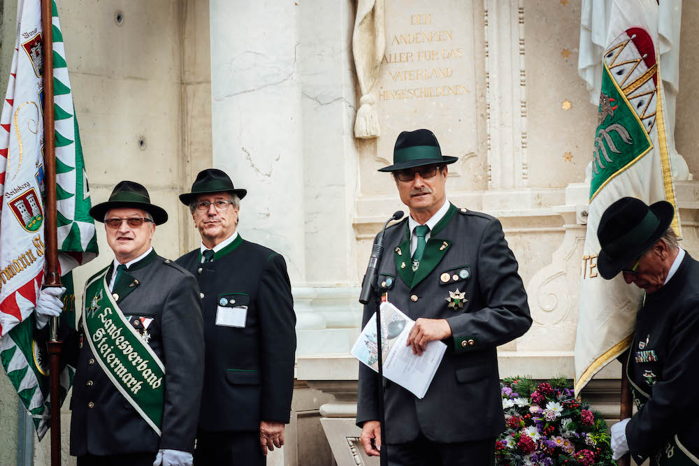 ranzniederlegung der großen Steirischen Landeswallfahrt des Österreichischen Kameradschaftsbundes beim Friedensdenkmal der Basilika Mariazell