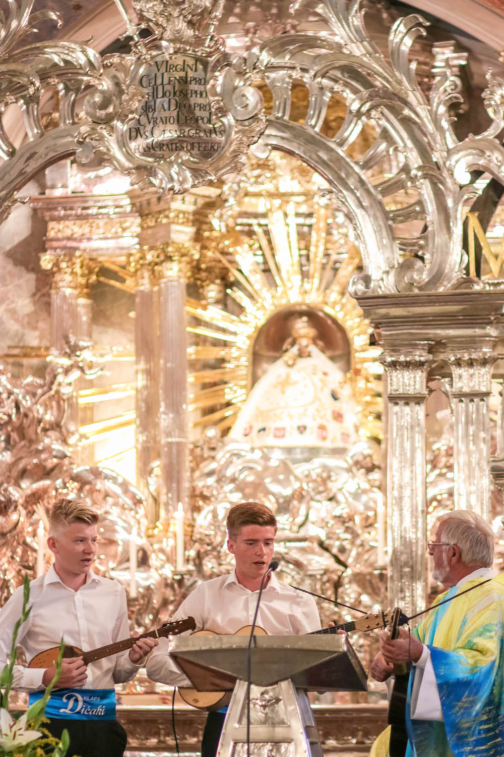 Einzug und Hl.Messe beim Gnadenaltar Basilika Mariazell 2019