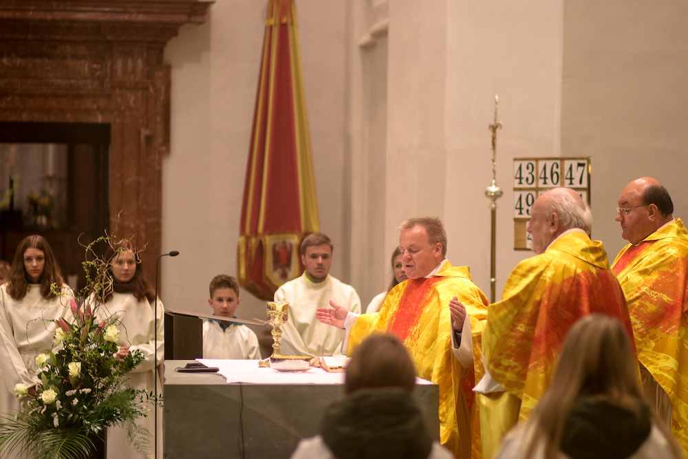 Die Feier der Osternacht 2019 Basilika Mariazell